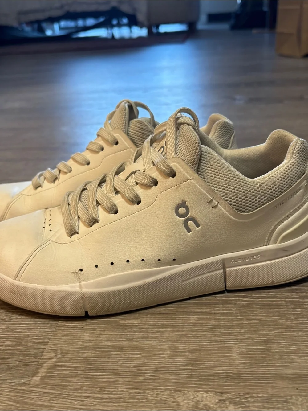 OnCloud Roger Sneakers in Cream/Tan